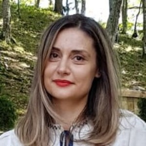 Alina Badoiu's avatar