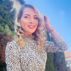 Simona Andreea Echim's avatar